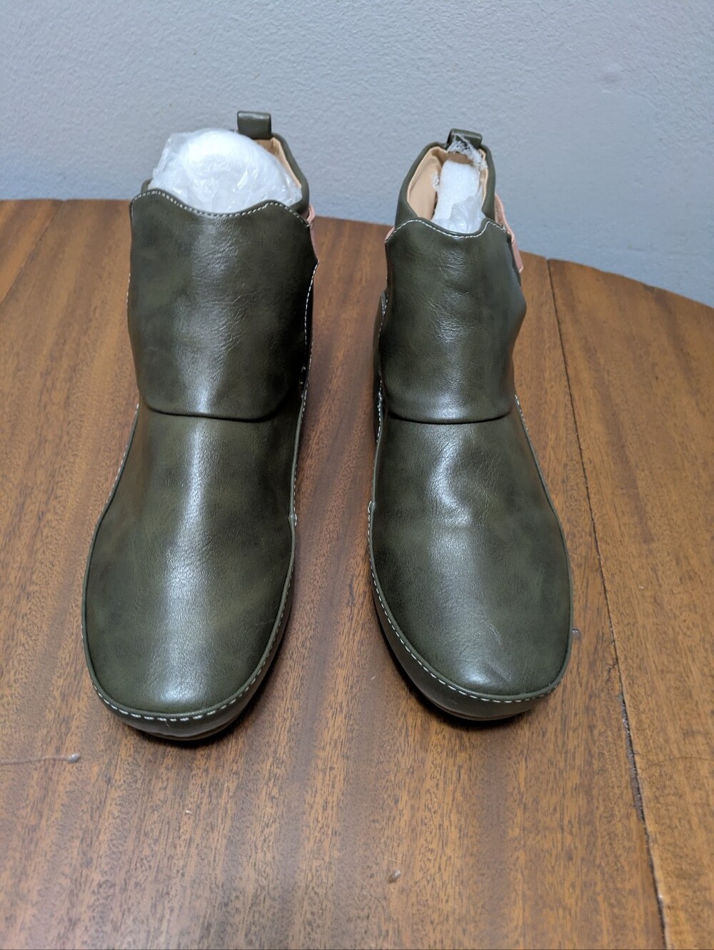 NWT Dark Green & Beige Faux Leather Slip On Ankle Boot. Size 39. Women's 8.5.